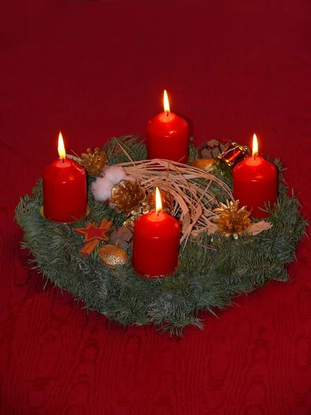 Adventskrans Med Brinnande Ljus Julstämning Mjuk Effekt — Stockfoto