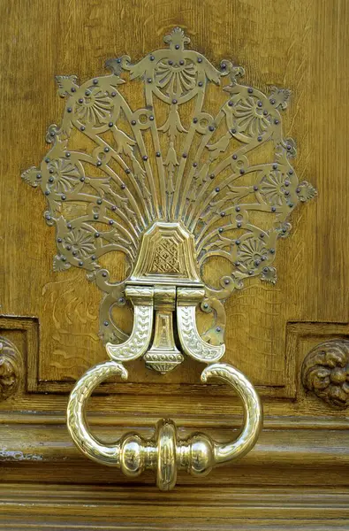 Стук Дверь Деревянной Двери — стоковое фото