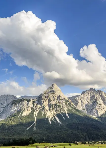 Vista Ehrwalder Sonnenspitze Paesaggio Montano Alpi Tirolesi Bacino Ehrwald Vicino — Foto Stock
