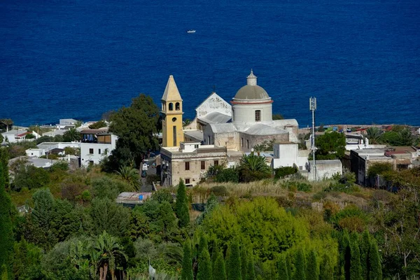 以教堂参观Stromboli村San Vincenzo Island Stromboli Liparic Islands Italy Europe — 图库照片