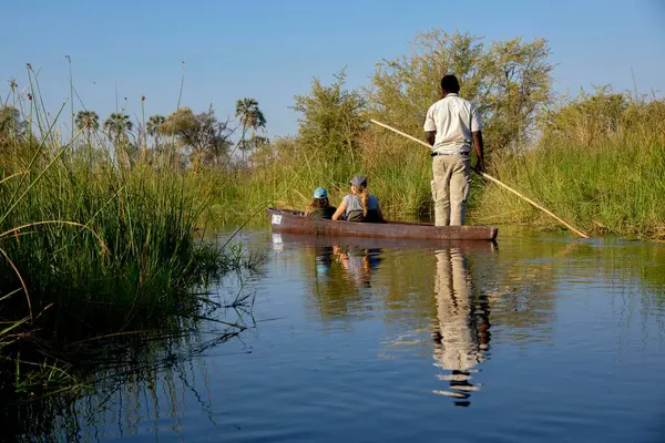 Tourists Mokoro Dugout Boat Safari Swamp Area Gomoti Plains Camp — Stock Photo, Image