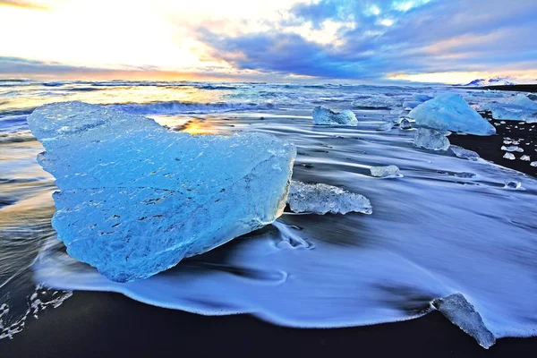 有冰山的冰川湖 Jkulsarlon岛 — 图库照片