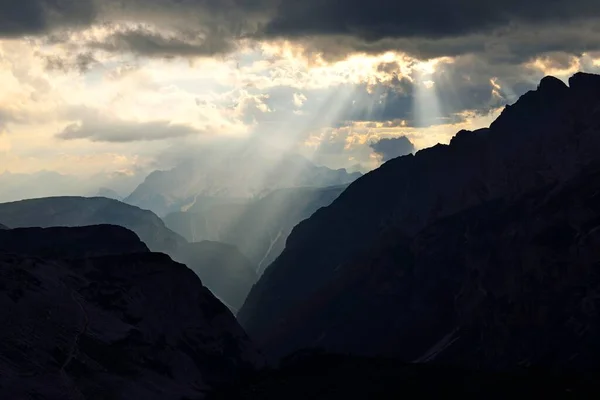 Mountain Silhuette Sunbeams Shining Storm Clouds Lange Alm Three Peaks — Stock Photo, Image