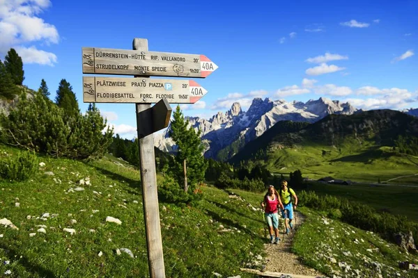 Hikers Ascent Prato Piazza Summit Drrenstein Back Summit Monte Cristallo — Stock Photo, Image