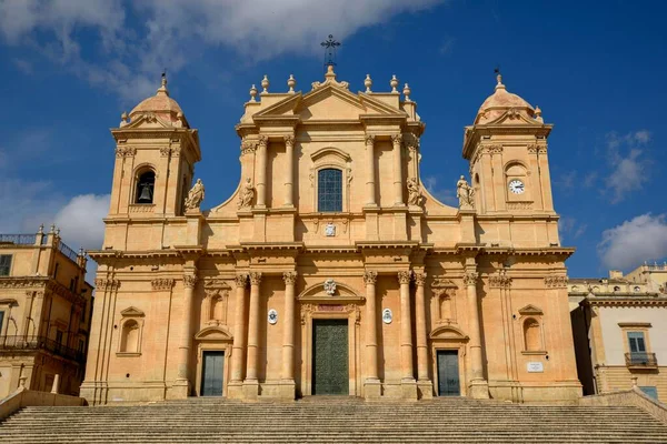 意大利西西里锡拉丘兹省诺托圣尼科尔大教堂 — 图库照片