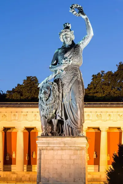 Bronze Statue Bavaria Front Hall Fame Dusk Theresienwiese Munich Germany — Stock Photo, Image