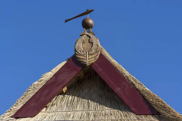 Carved Fish Figures Gable Thatched Roof Ahrenshoop Dar Mecklenburg Western — Stock Photo, Image