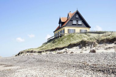 Alt Skagen, house in dune landscape, pebble beach of Gammel Skagen, Hjen, Frederikshavn municipality, Nordjylland, Denmark, Europe  clipart