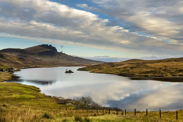 Rock Old Man Storr Loch Leathan Foreground Portree Isle Sky — Stock Photo, Image
