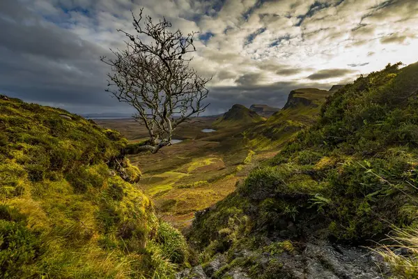 Massif Quiraing Avec Nuages Spectaculaires Portree Île Ciel Écosse Royaume — Photo