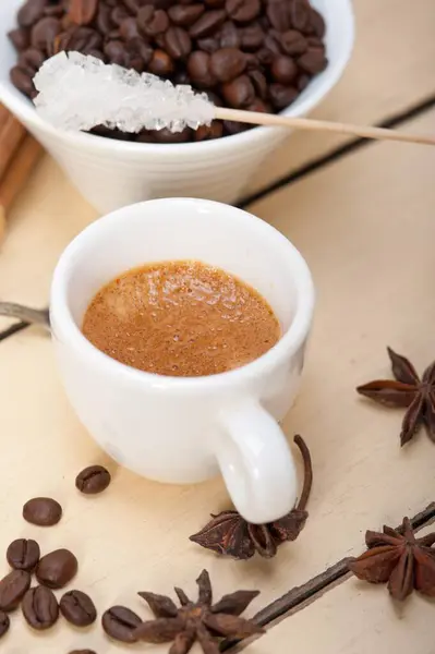 Espresso Káva Bílém Dřevě Rustikální Stůl Cukrem Kořením Jídlo Fotografie — Stock fotografie