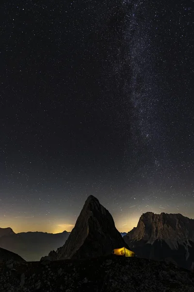 stock image Summit of the Sonnenspitze and tent as well as Zugspitze in the background with starry sky, Ehrwald, Auerfern, Tyrol, Austria, Europe 