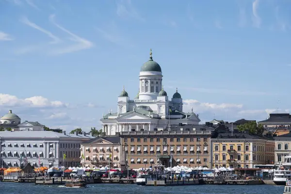 Limandaki Evlerin Arkasındaki Helsinki Katedrali Katajanokka Helsinki Finlandiya Avrupa — Stok fotoğraf