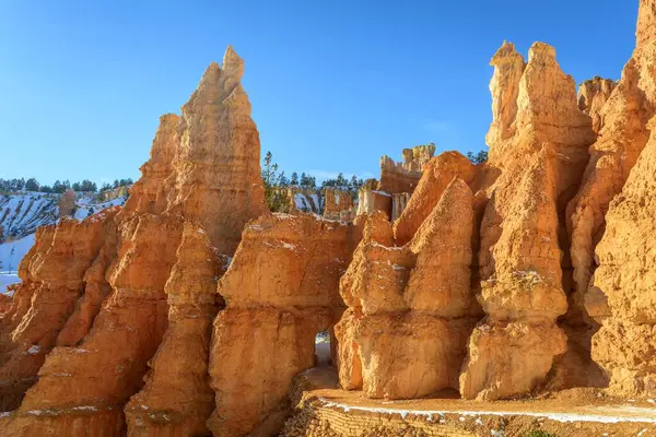 Hiking trail with tunnel through bizarre rock formations, rock landscape with Hoodoos with snow in winter, Queens Garden Trail, Bryce Canyon National Park, Utah, USA, North America