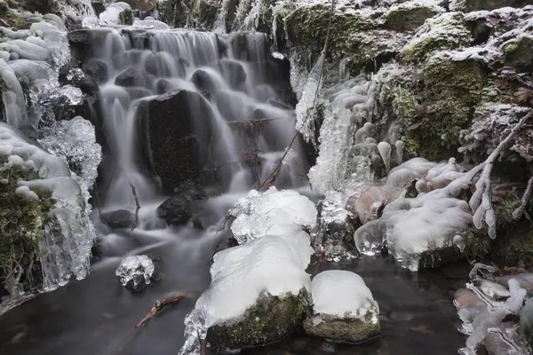 瀑布与冰柱 威廉姆什赫山公园 世界遗产遗址 卡塞尔 — 图库照片