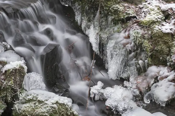 瀑布与冰柱 威廉姆什赫山公园 世界遗产遗址 卡塞尔 — 图库照片
