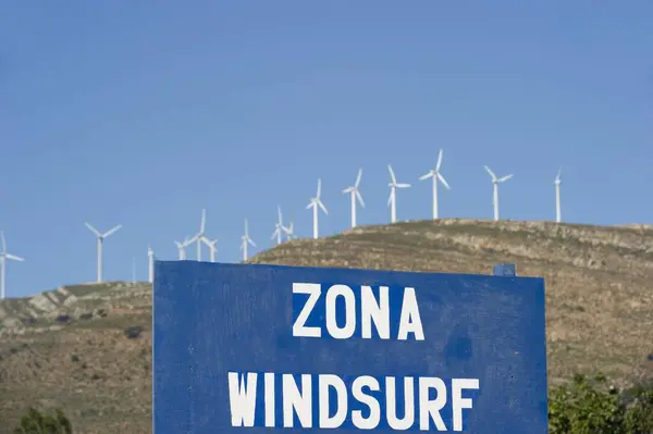 Schilder Und Windkraftanlagen Tarifa Costa Luz Andalusien — Stockfoto