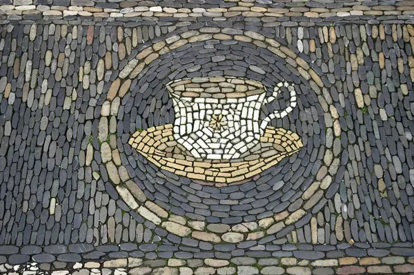 Kahve Fincanı Bir Kafenin Önündeki Taş Mozaik Freiburg Baden Wuerttemberg — Stok fotoğraf