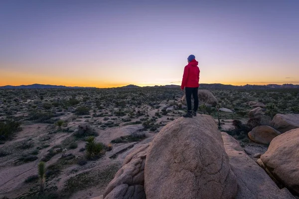 Young Woman Standing Granite Rocks Sunset Rock Formations White Tank — Stock Photo, Image