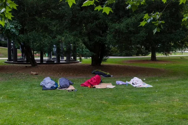 无家可归的人在公园里过夜 罗斯柴尔德公园 — 图库照片