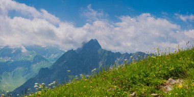 Mountain panorama from the Laufbacher Eck-Weg, a panoramic mountain trail from the Nebelhorn into the Oytal, behind the Hoefats, 2259m, Allgaeu Alps, Allgaeu, Bavaria, Germany, Europe clipart