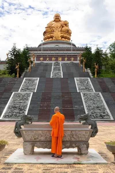 Happy Buddha Monnik Aan Een Altaar Provincie Chiang Rai Noord — Stockfoto