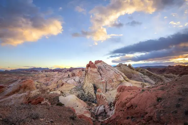 Colorful Red Orange Rock Formations Sunset Colored Clouds White Dome — Stock Photo, Image