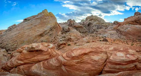 Colorful Red Orange Rock Formations Sandstone Rock Hiking Trail White lizenzfreie Stockfotos