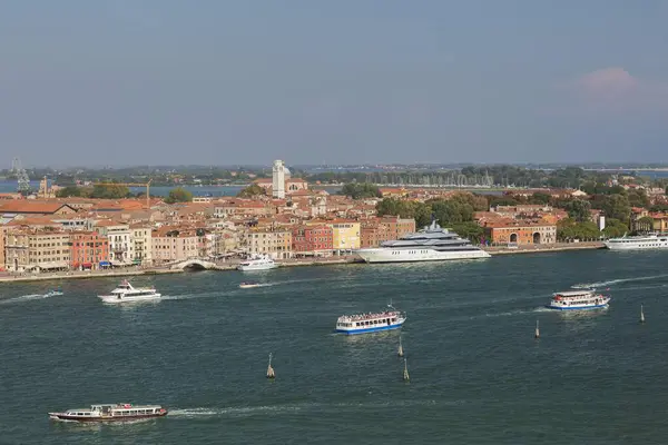 Pohled Město Výletními Čluny Vaporetto Laguně Okres Castello Benátky Benátky Stock Fotografie