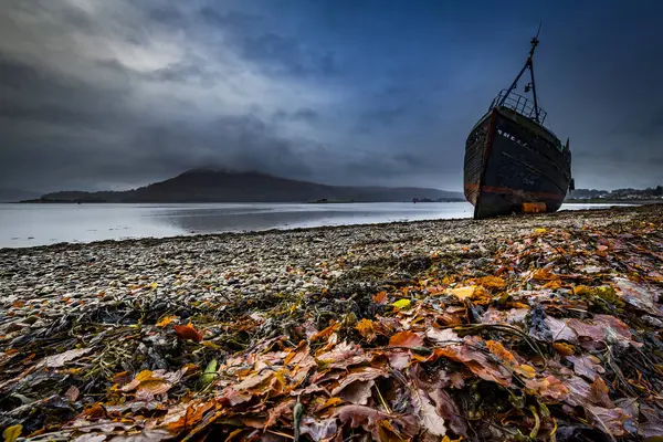 Ship Wreck Loch Eil Coloured Leaves Foreground Fort William West — Stock Photo, Image