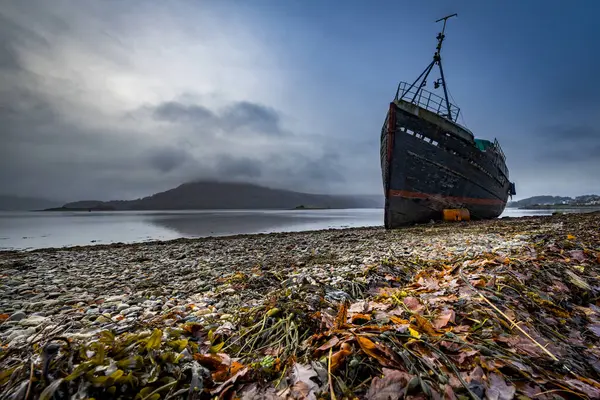 Ship Wreck Loch Eil Coloured Leaves Foreground Fort William West — Stock Photo, Image