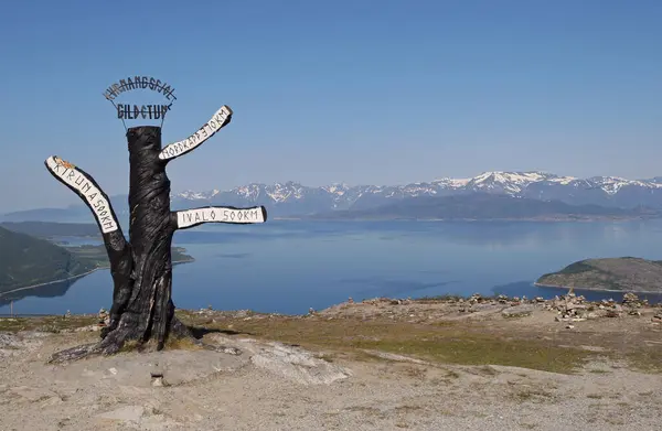 stock image Signpost near Olderdalen close to the glacier ksfjordjkelen, Northern Norway, Norway