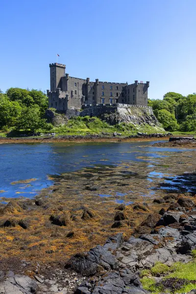 stock image Dunvegan Castle, headquarters of the Scottish Clan of McLeods, Dunvegan, Isle of Skye, Inner Hebrides, Loch Dunvegan, Scotland, United Kingdom, Europe