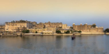 City Palace and lake Pichola, Udaipur, Rajasthan, India, Asia  clipart