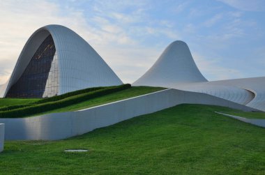 04-06-2023.Bakü Azerbaycan. Azerbaycan Cumhuriyeti 'nin başkenti Bakü' deki Heydar Aliyev Merkezi.