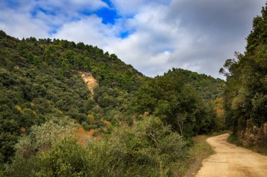 Aziz George 'un limanı Zograf Manastırı ya da Yunanistan' daki Zograf Manastırı. Dokuzuncu veya onuncu yüzyılın sonlarında Ohri 'li üç Bulgar tarafından kurulmuştur..