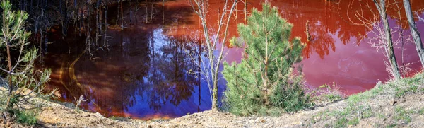 Κόκκινη Λίμνη Δίπλα Κλειστό Ορυχείο Χαλκού Ελσίτσα Παναγιουρίστε Βουλγαρία — Φωτογραφία Αρχείου