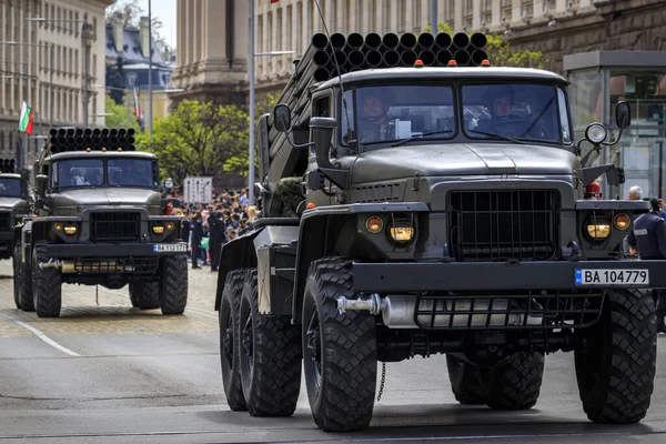 Sofya, Sofya, Bulgaristan - 05.06.2023: Bulgar ordusunun askeri geçidi