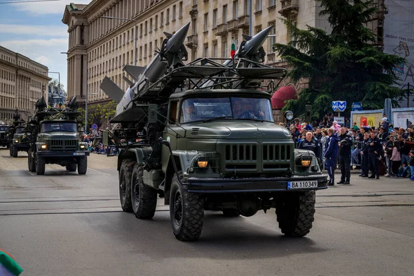 Sofya, Sofya, Bulgaristan - 05.06.2023: Bulgar ordusunun askeri geçidi
