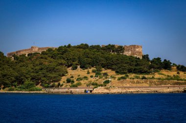 Kuzeydoğu Ege Denizi 'nde yer alan bir Yunan adası olan Lesbos veya Lesvos' a bakın