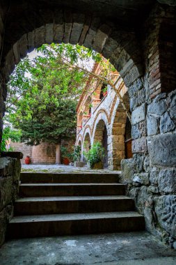 Kuzeydoğu Ege Denizi 'nde yer alan bir Yunan adası olan Lesbos veya Lesvos' a bakın