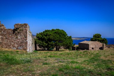 Kuzeydoğu Ege Denizi 'nde yer alan bir Yunan adası olan Lesbos veya Lesvos' a bakın