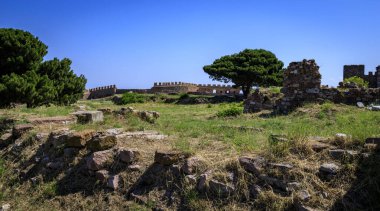 Kuzeydoğu Ege Denizi 'nde yer alan bir Yunan adası olan Lesbos veya Lesvos' a bakın