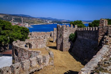 Kuzeydoğu Ege Denizi 'nde yer alan bir Yunan adası olan Lesbos veya Lesvos' a bakın