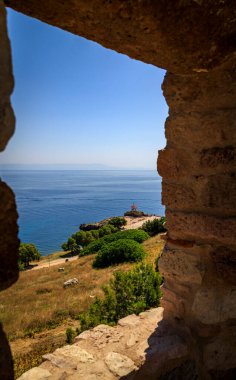Kuzeydoğu Ege Denizi 'nde yer alan bir Yunan adası olan Lesbos veya Lesvos' a bakın