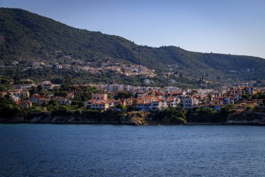 Kuzeydoğu Ege Denizi 'nde yer alan bir Yunan adası olan Lesbos veya Lesvos' a bakın