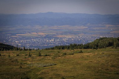 Akşam yürüyüşü Cherni Vrah tepesi, Vitosha dağı, Bulgaristan