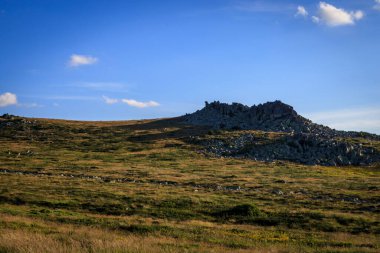 Akşam yürüyüşü Cherni Vrah tepesi, Vitosha dağı, Bulgaristan