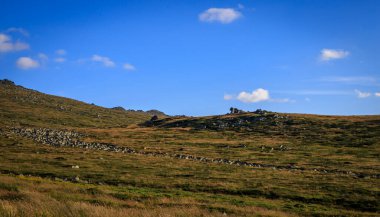 Akşam yürüyüşü Cherni Vrah tepesi, Vitosha dağı, Bulgaristan