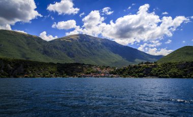Kuzey Makedonya 'dan Ohri ve Ohri Gölü manzarası